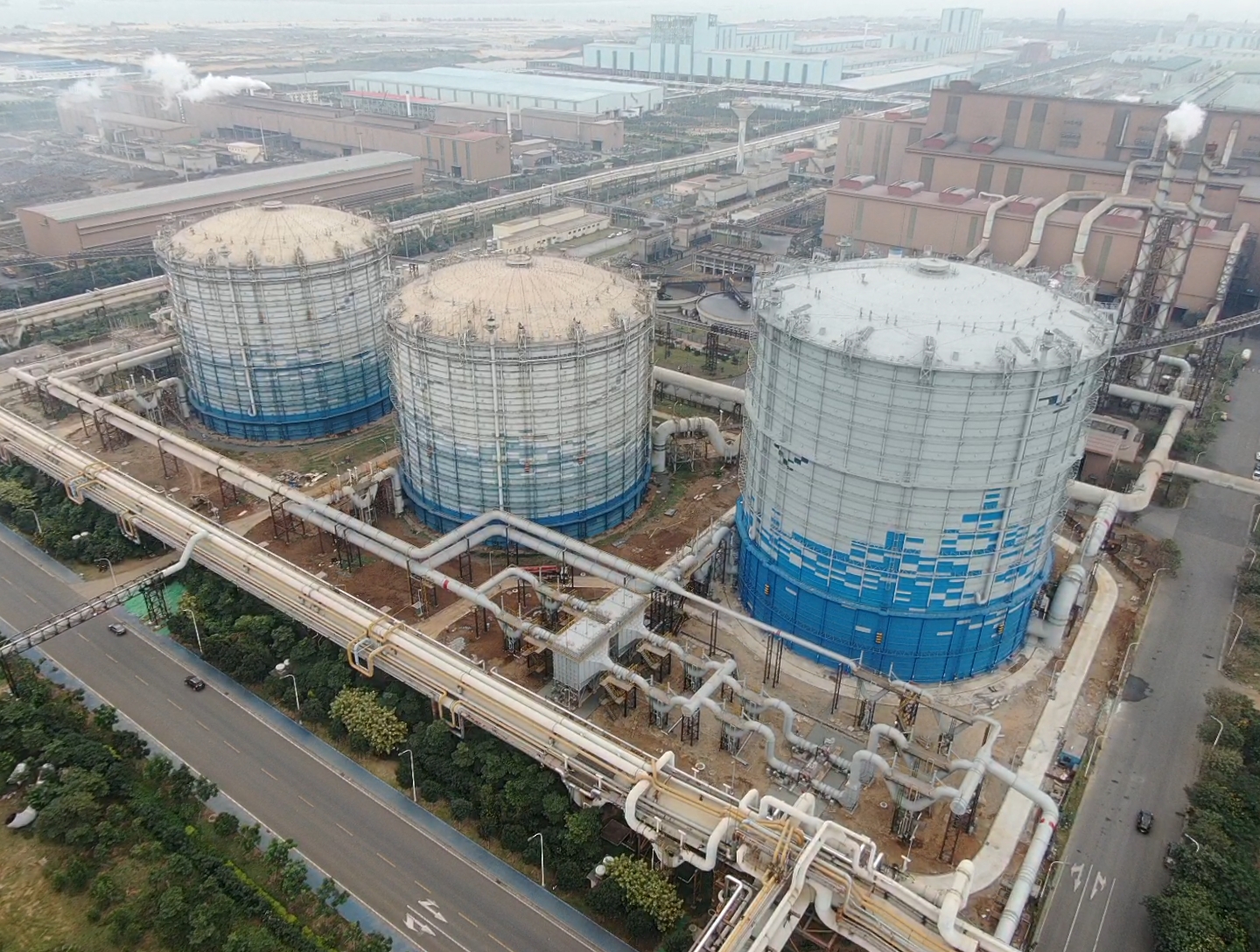 宝钢湛江2×12万m3二段PRC与1座12万m3一段PRC型转炉煤气柜.jpg